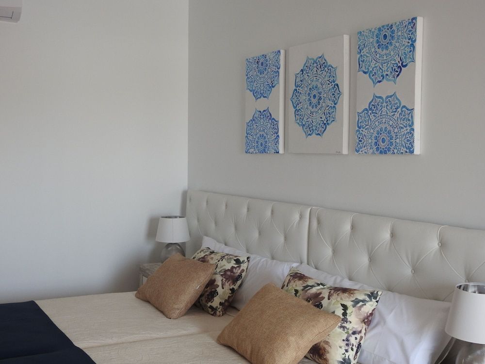 Sandra Rooms Superior Double Room, Private Bathroom, Garden View 2