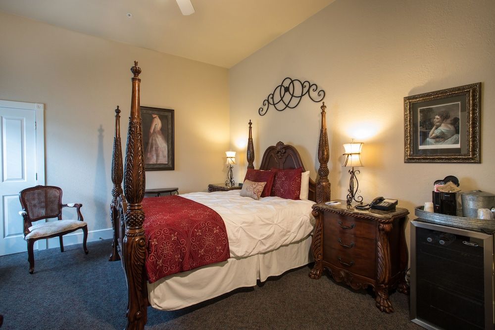 Bella Boudoir