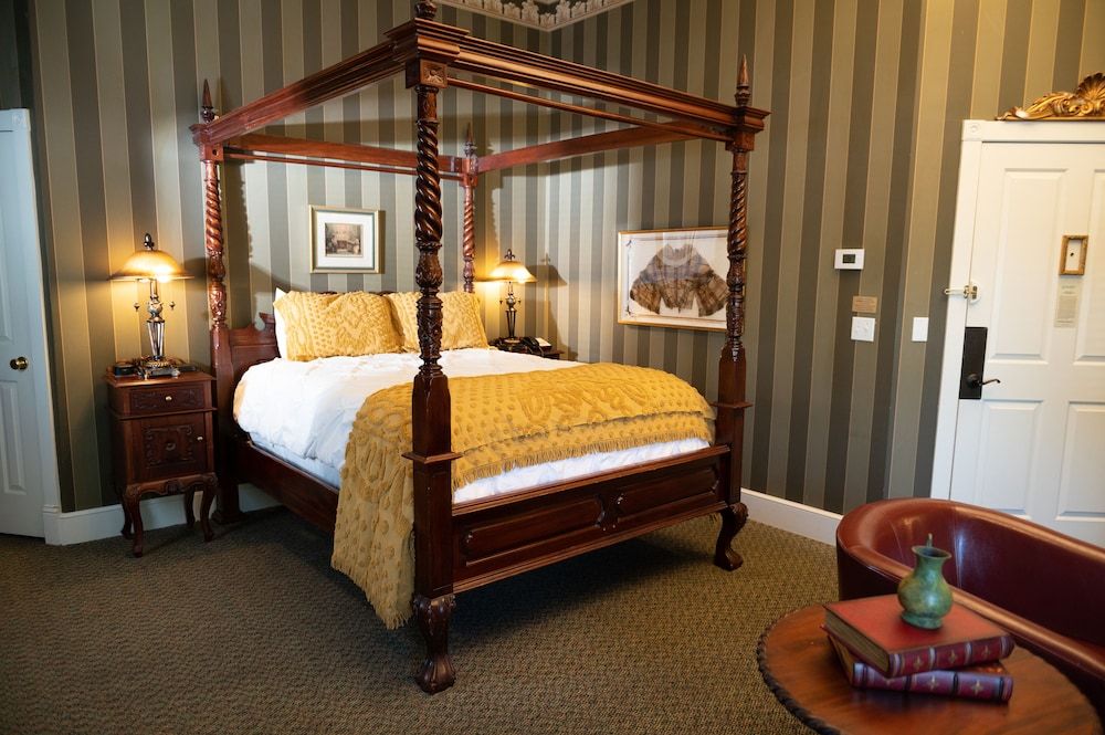 Gruene River Hotel & Retreat The Victorian 3