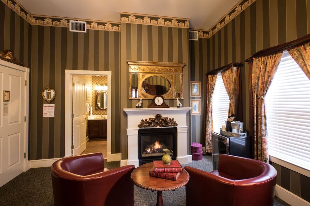 Gruene River Hotel & Retreat The Victorian 5