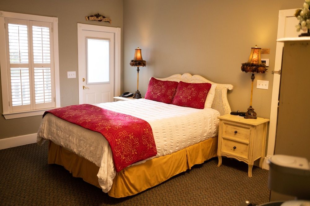 Gruene River Hotel & Retreat The Vineyard 3