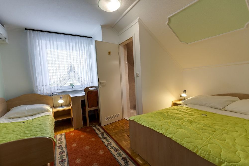 Economy Double or Twin Room, Garden View