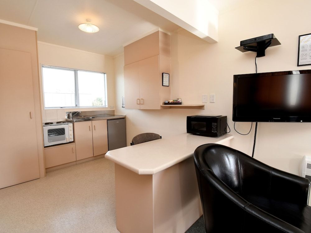 Avon Motel Twin Room 6