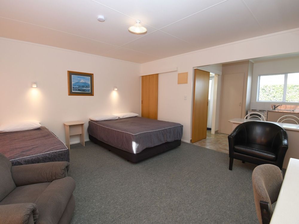 Avon Motel Twin Room 2