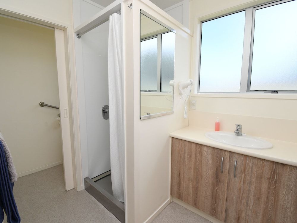 Avon Motel Queen Studio 4