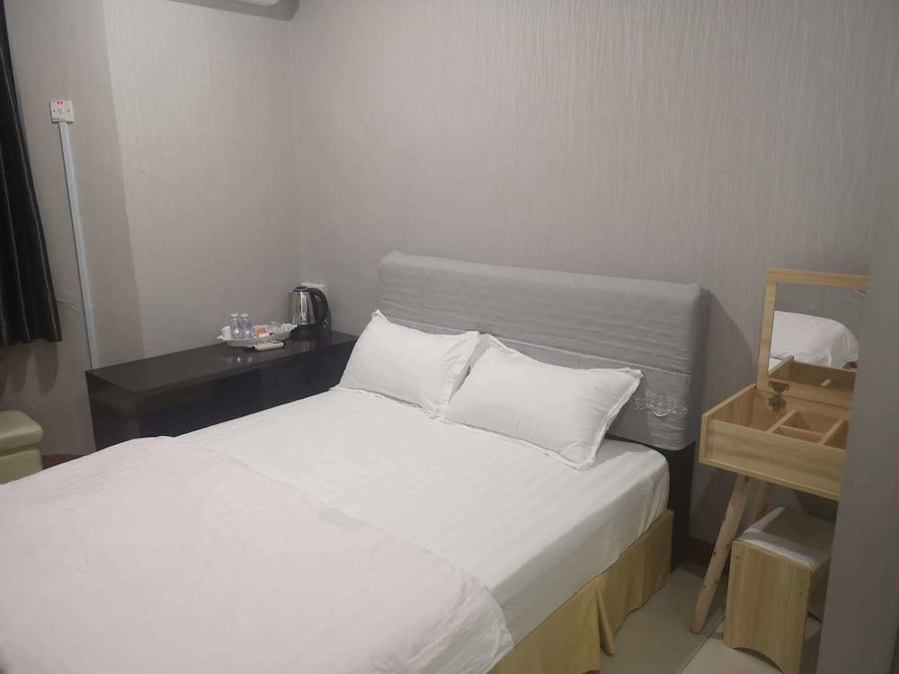 Home Inn Classic Double Room, 1 Queen Bed, Private Bathroom 3