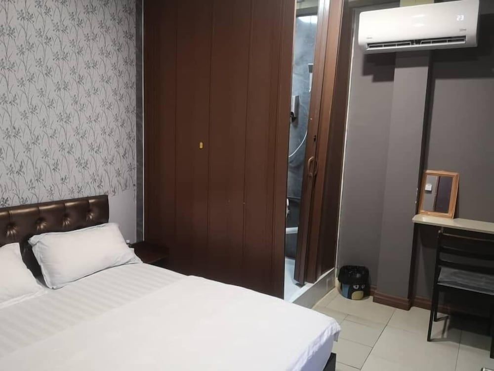 Home Inn Classic Double Room, 1 Queen Bed, Private Bathroom 2