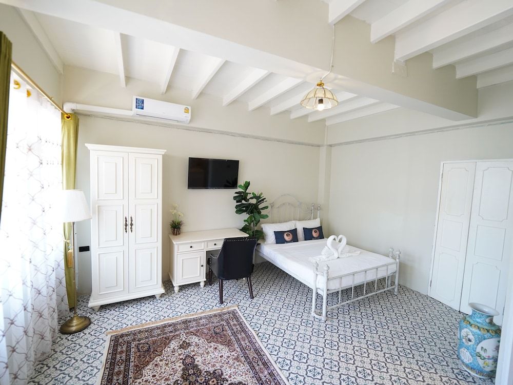 undefined 2499 Heritage Chinatown Bangkok Hotel By RoomQuest 3