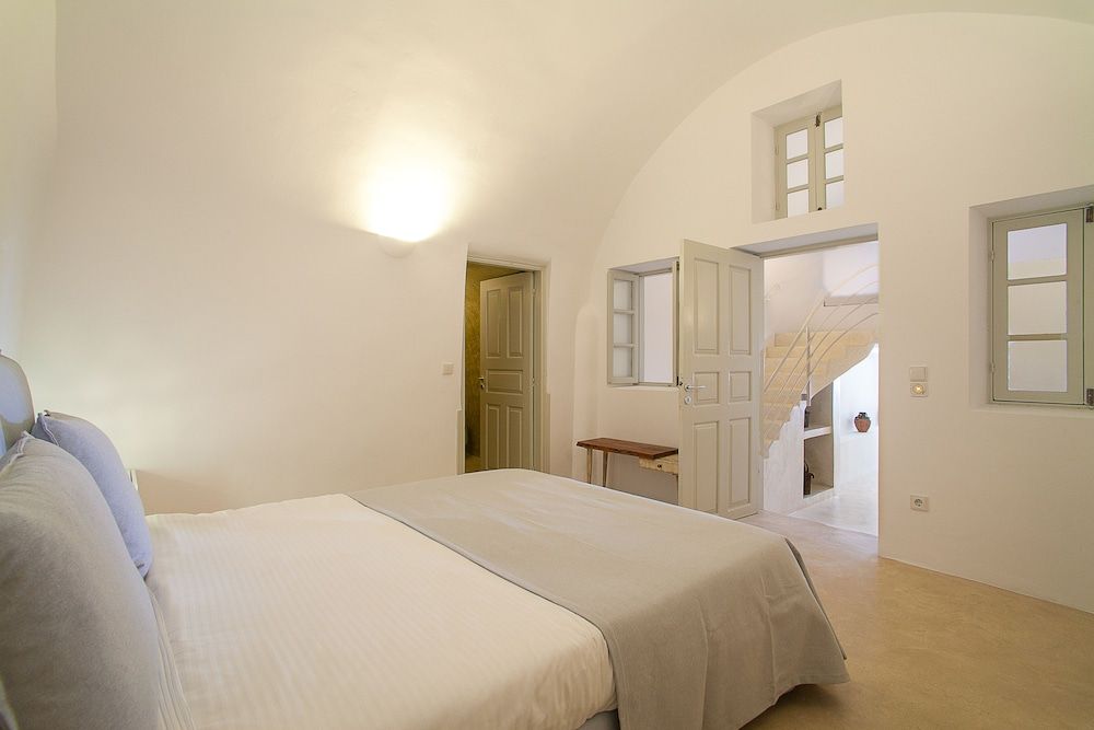 Radiant Santorini Grand Suite, 2 Bedrooms 2