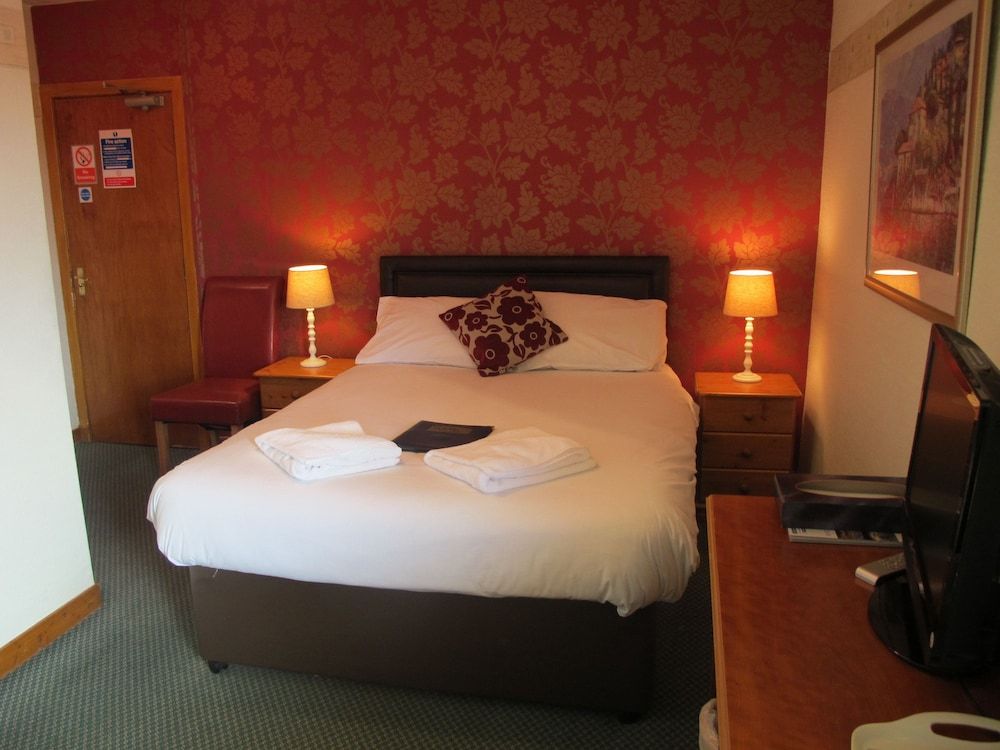 Royston Guest House Standard Family Room with Ensuite 2