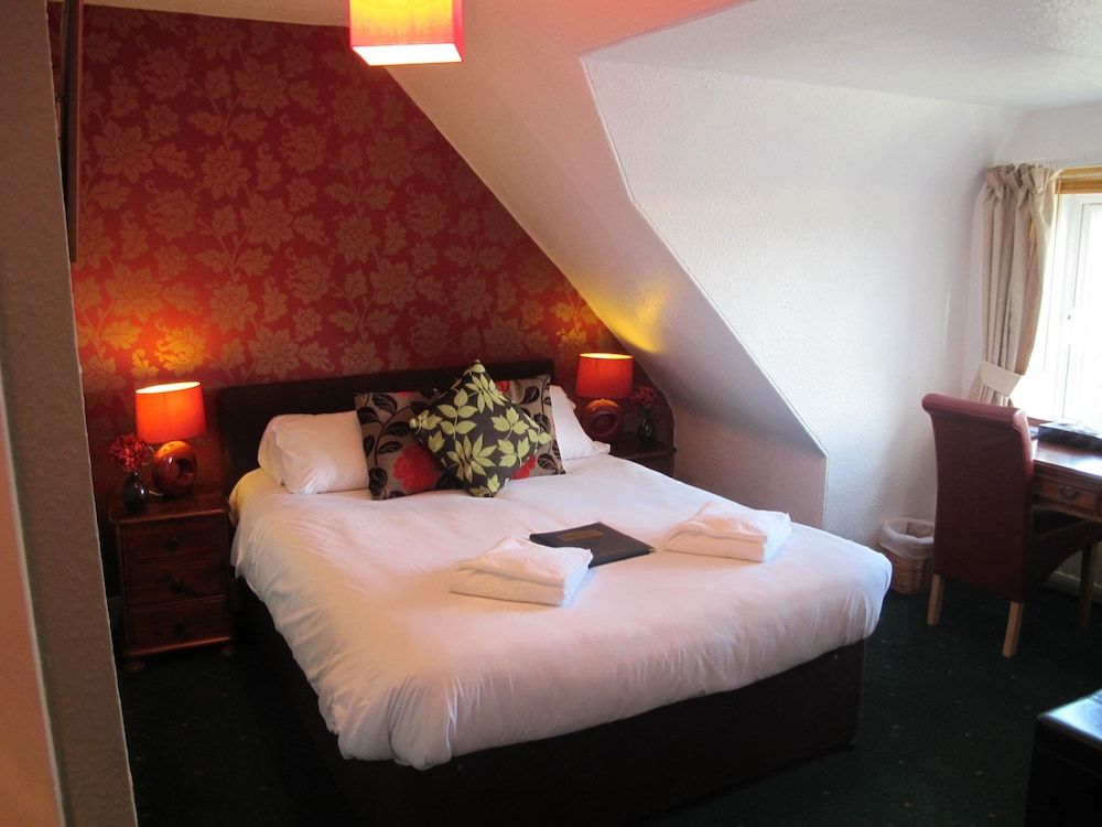 Royston Guest House Standard Double Room with Ensuite 4
