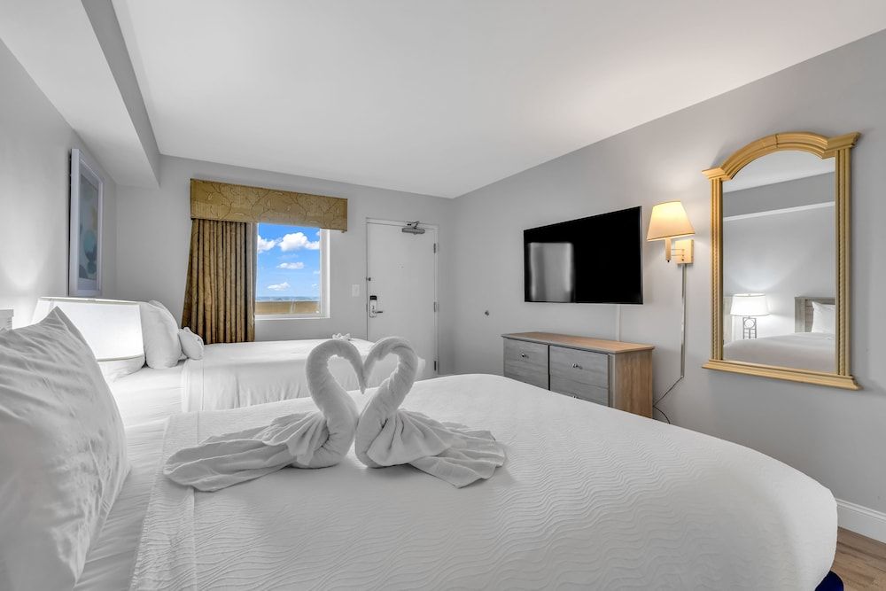 Camelot by the Sea by Hosteeva Signature Condo, 1 Bedroom, Balcony, Oceanfront 3