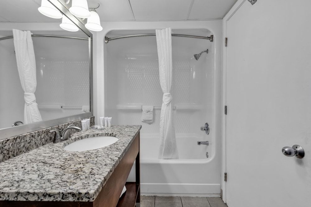 Camelot by the Sea by Hosteeva Signature Condo, 1 Bedroom, Balcony, Oceanfront 11