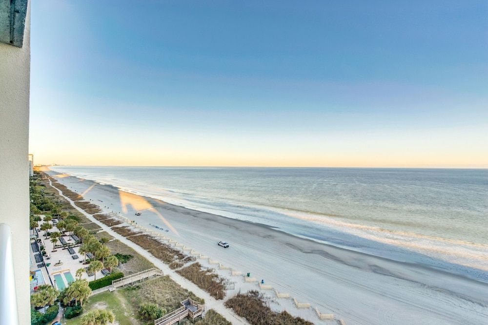 Camelot by the Sea by Hosteeva Premium Condo, 1 Bedroom, Balcony, Oceanfront 9