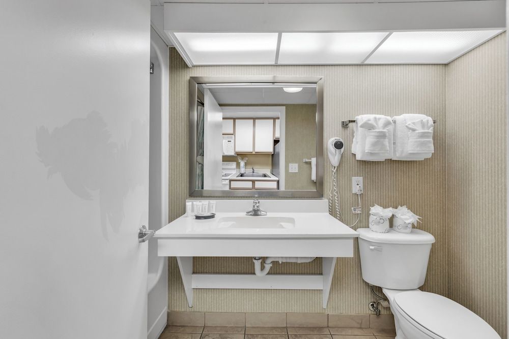 Camelot by the Sea by Hosteeva Premium Condo, 1 Bedroom, Balcony, Oceanfront 11