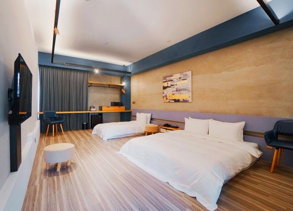 undefined Thinker Hotel 9