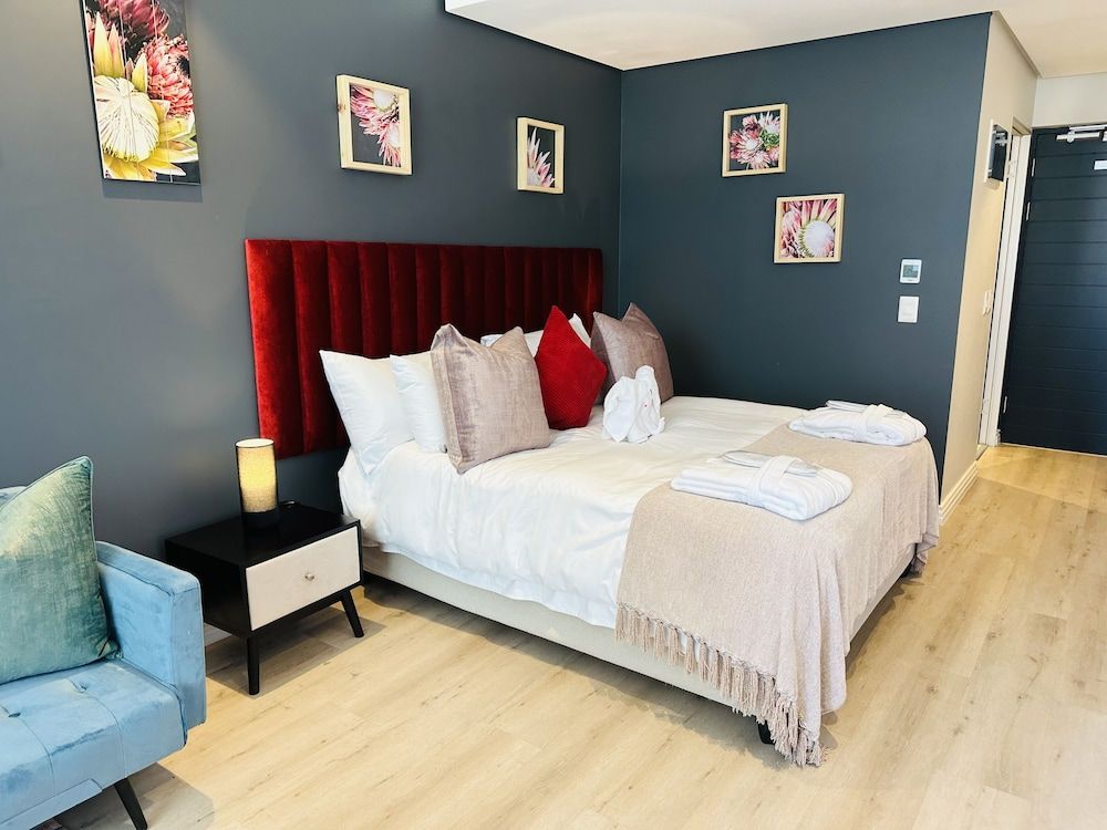 undefined Urban Elephant 16 on Bree 4