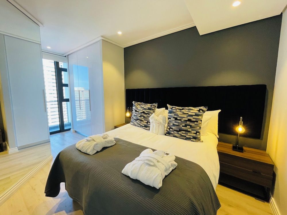 undefined Urban Elephant 16 on Bree 5