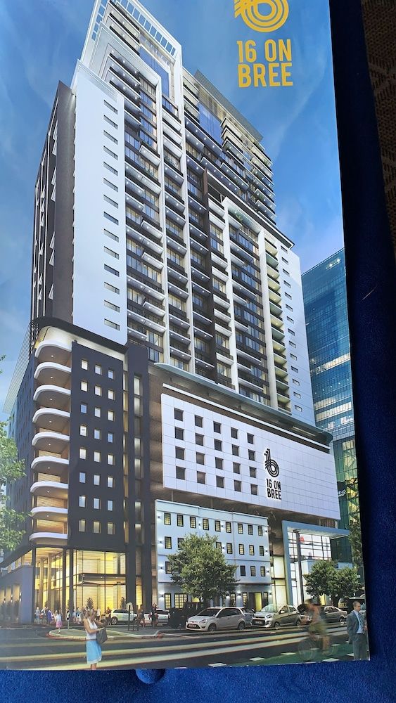 undefined Urban Elephant 16 on Bree 9