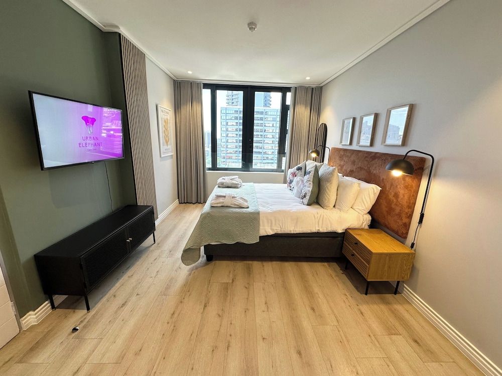 undefined Urban Elephant 16 on Bree