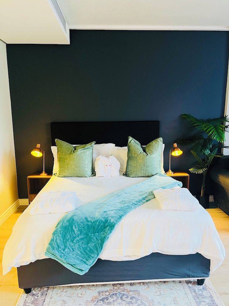 undefined Urban Elephant 16 on Bree 3