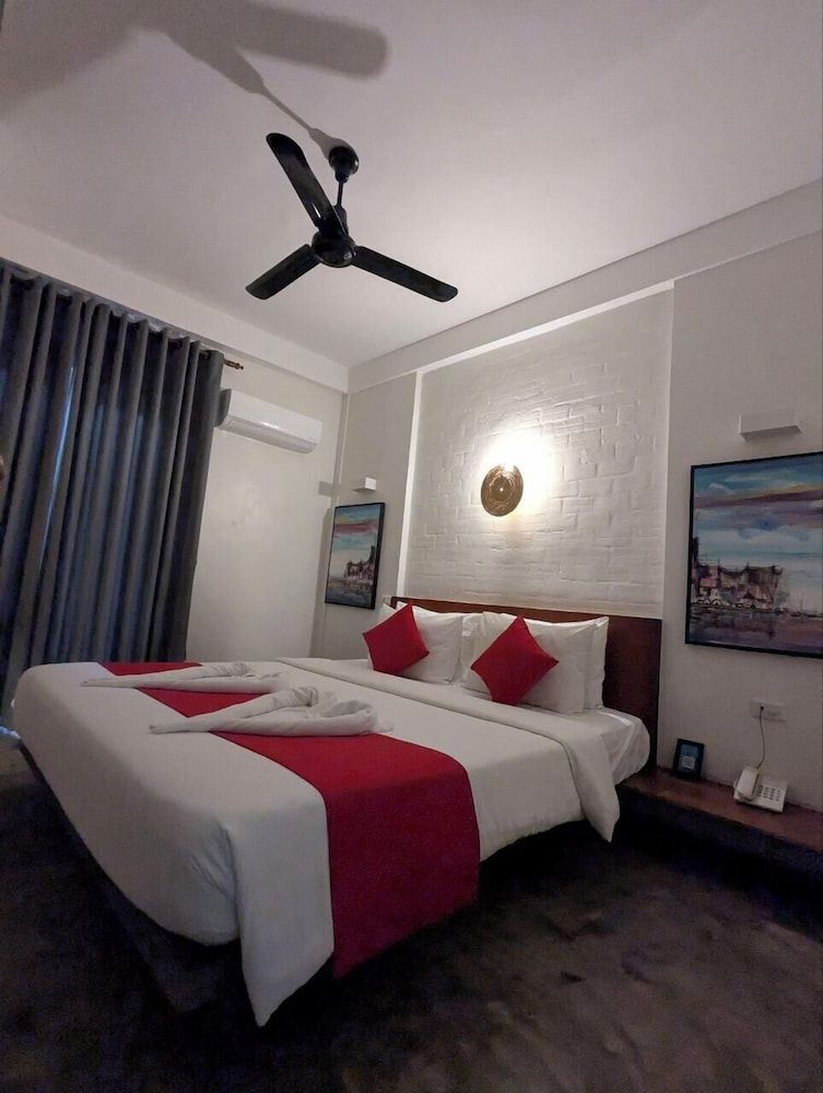 Baahu Villa Superior Double Room 6