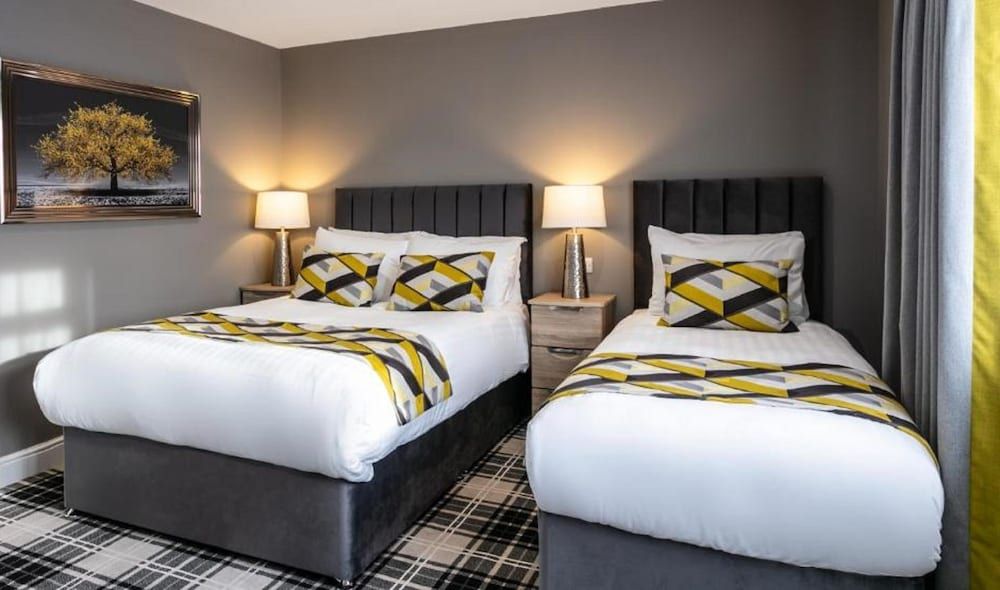 Roydon Marina Village Hotel Deluxe Triple Room, Multiple Beds 2