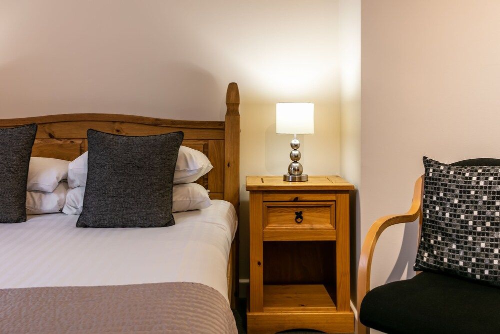 Roydon Marina Village Hotel Superior Double Room 5