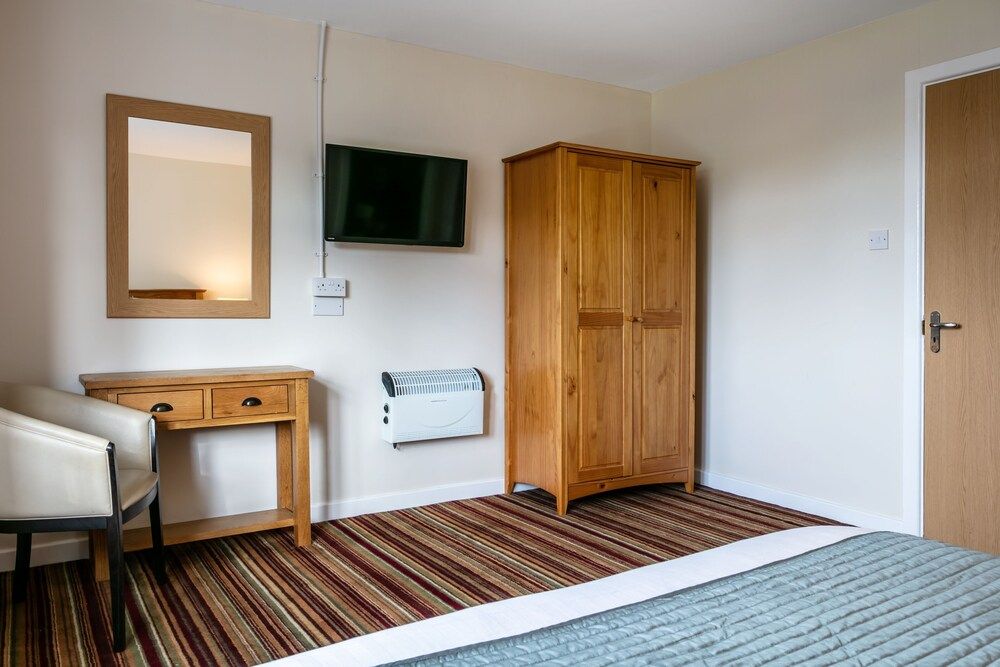 Roydon Marina Village Hotel Superior Double Room 2