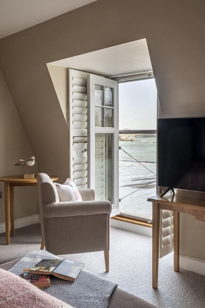 South Sands Hotel Yawl 10