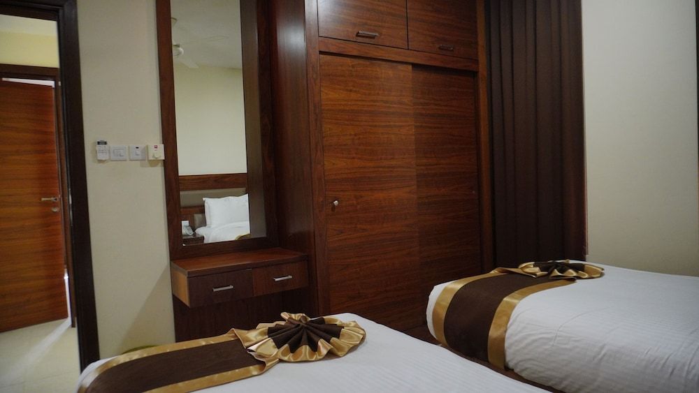 Bristol Hotel Salalah Executive Suite, Multiple Beds 3