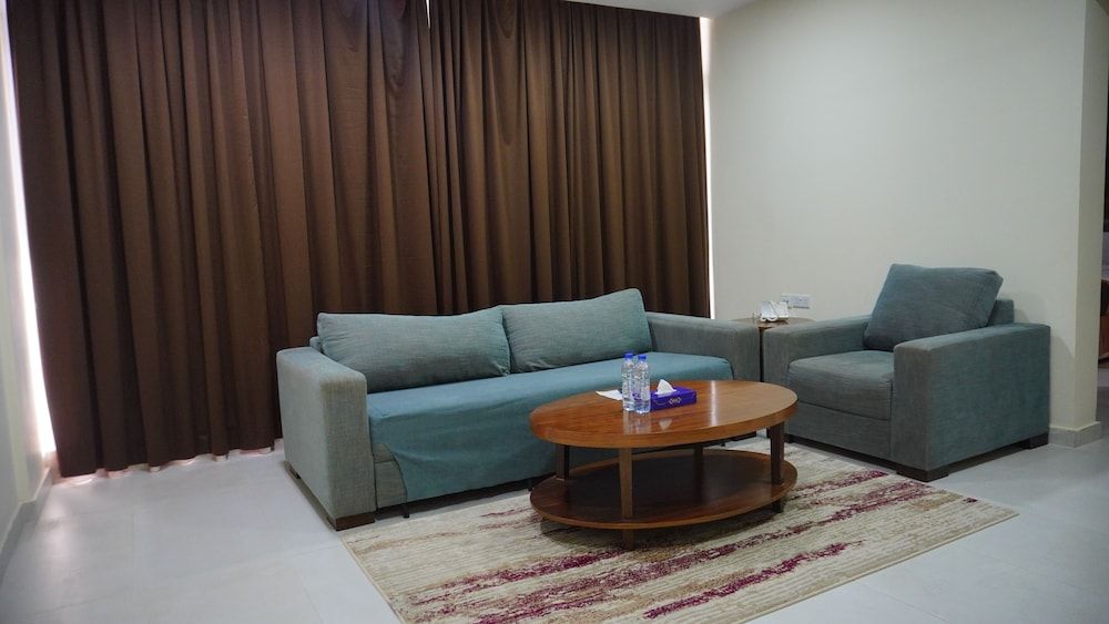 Bristol Hotel Salalah Executive Suite, Multiple Beds 18