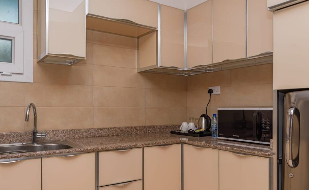 Bristol Hotel Salalah Executive Suite, Multiple Beds 8