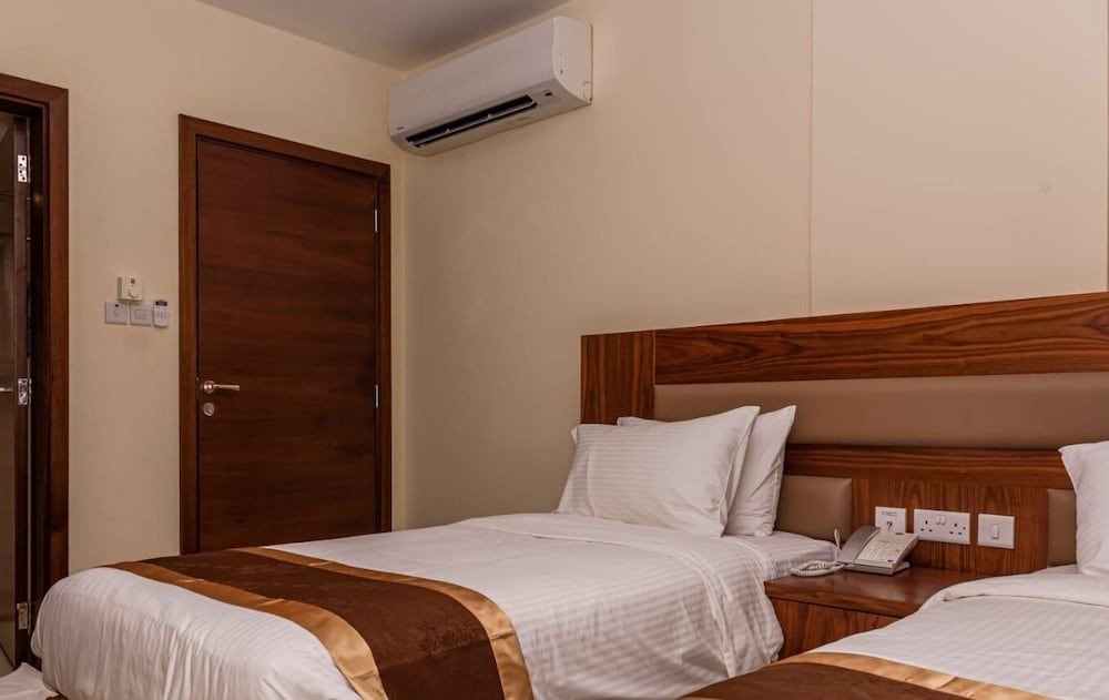 Bristol Hotel Salalah Executive Suite, Multiple Beds 5