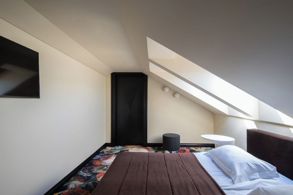 Amsterdam Plaza Deluxe Suite 5