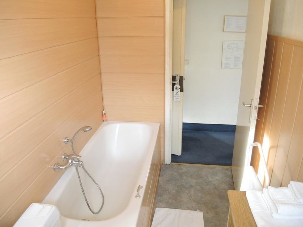 Deep Soaking Bathtub