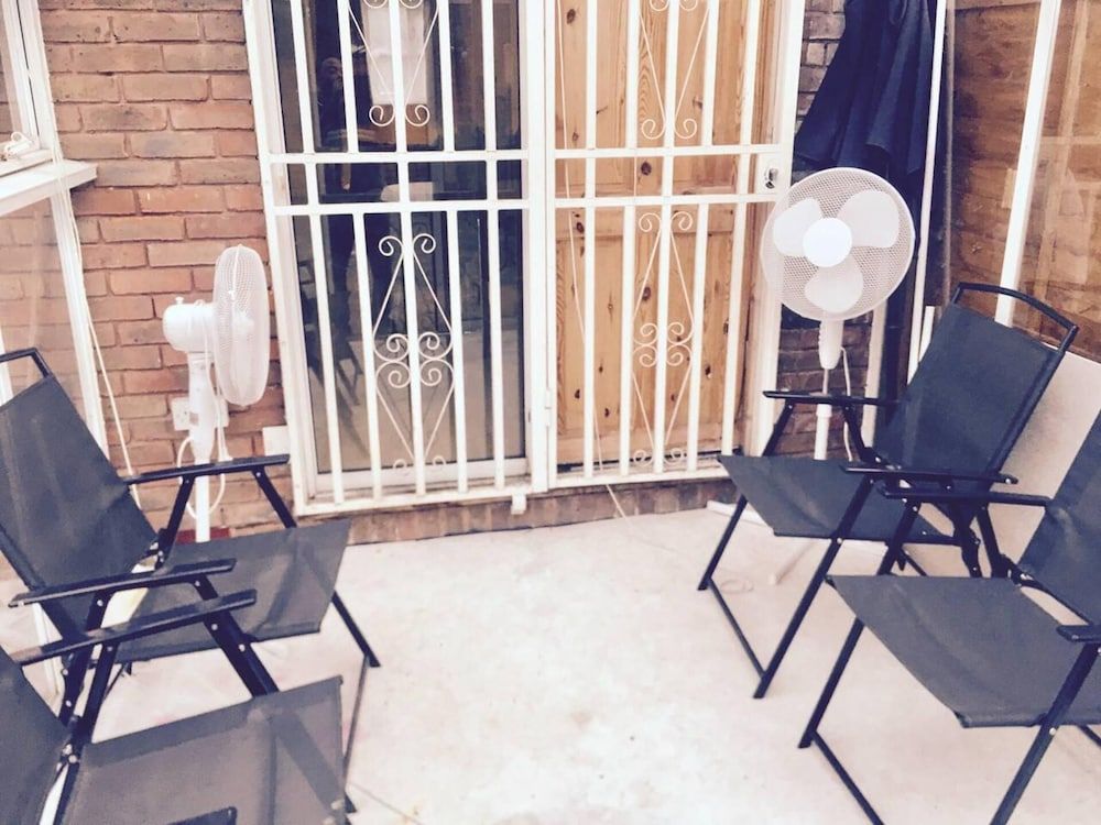 Modern & Spacious - Walk to London Excel- Parking House 18