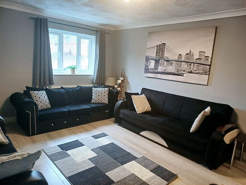 Modern & Spacious - Walk to London Excel- Parking House 17