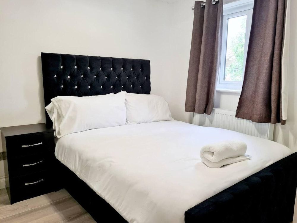 undefined Modern & Spacious - Walk to London Excel- Parking 6