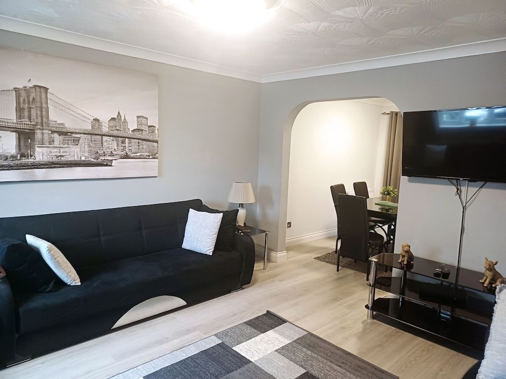 Modern & Spacious - Walk to London Excel- Parking House 23