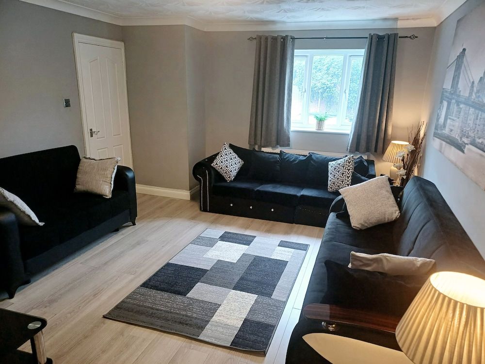 Modern & Spacious - Walk to London Excel- Parking House 25