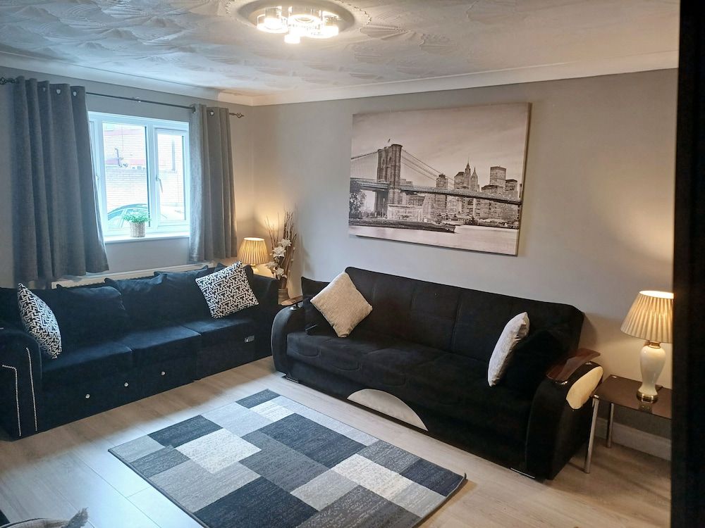 Modern & Spacious - Walk to London Excel- Parking House 12