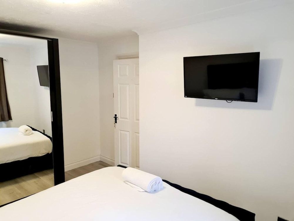 Modern & Spacious - Walk to London Excel- Parking House 8