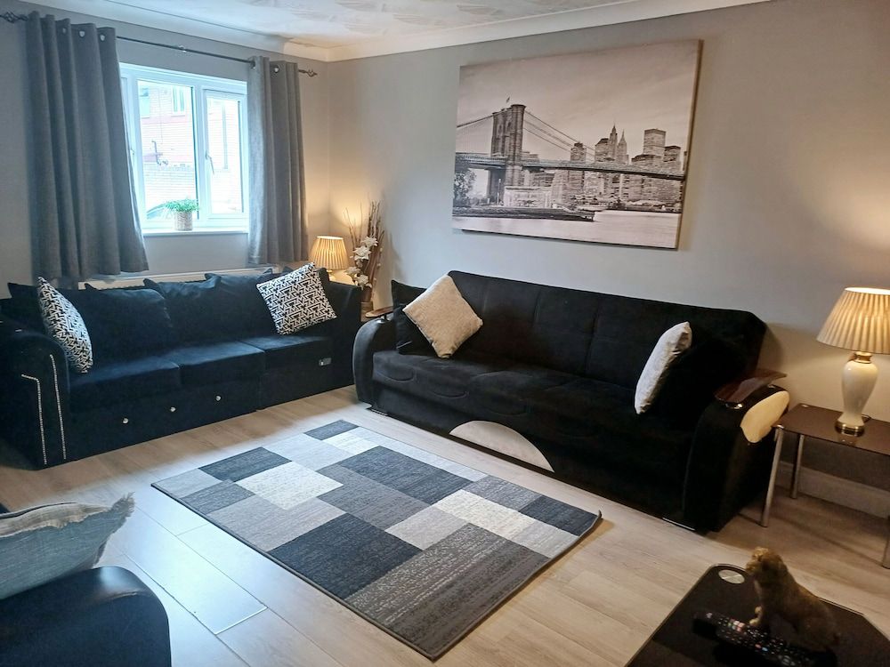 Modern & Spacious - Walk to London Excel- Parking House 13