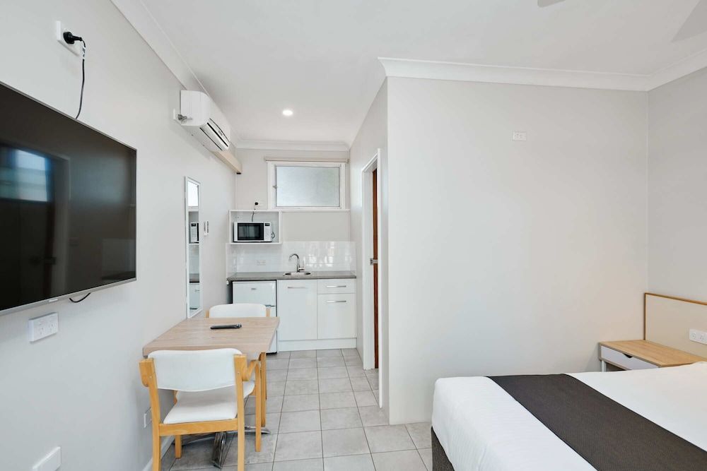 Wingham Motel Deluxe Room, 1 Queen Bed, Non Smoking (Pet Friendly) 2