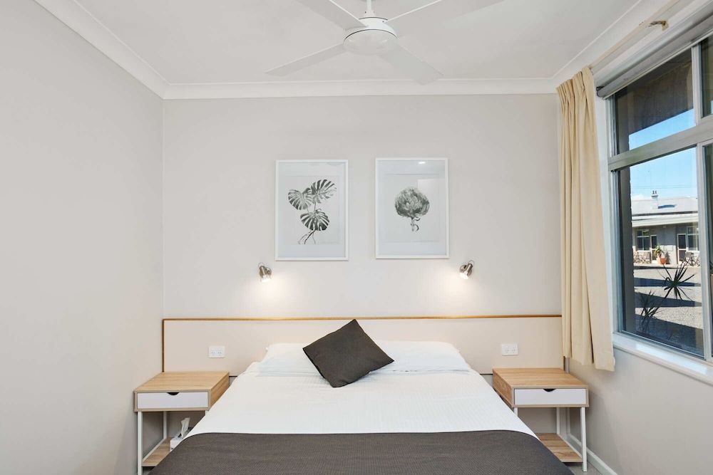 Wingham Motel Deluxe Room, 1 Queen Bed, Non Smoking (Pet Friendly)