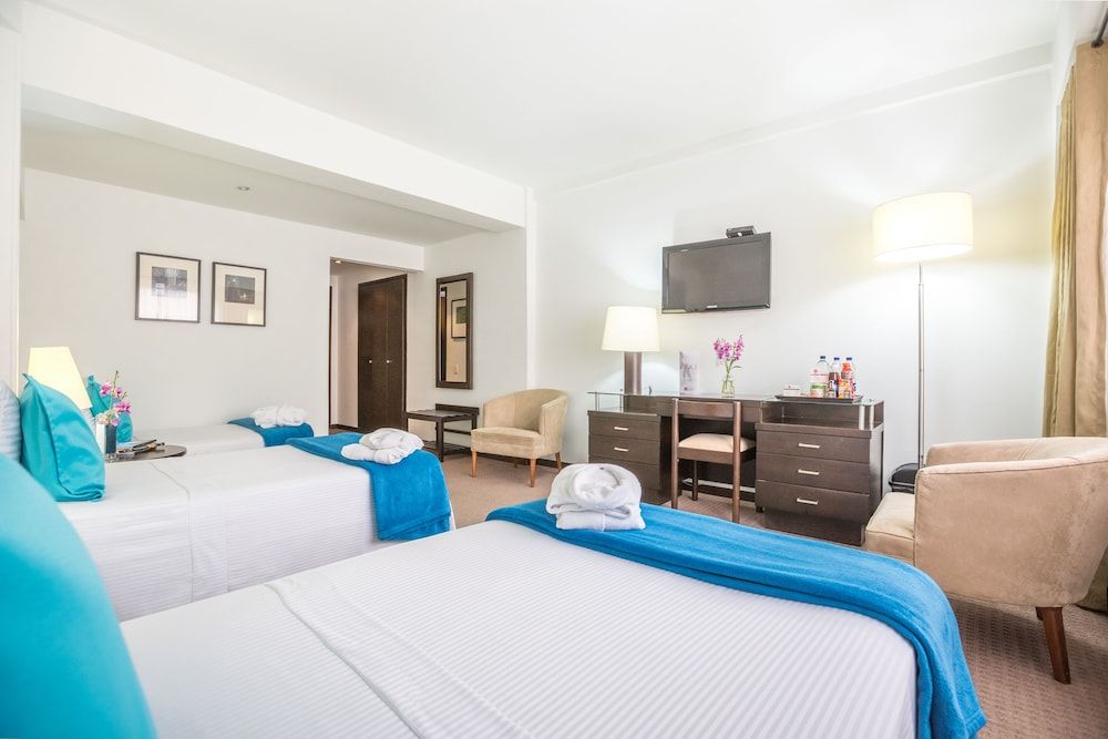 Hotel Augusta Superior Triple Room 2