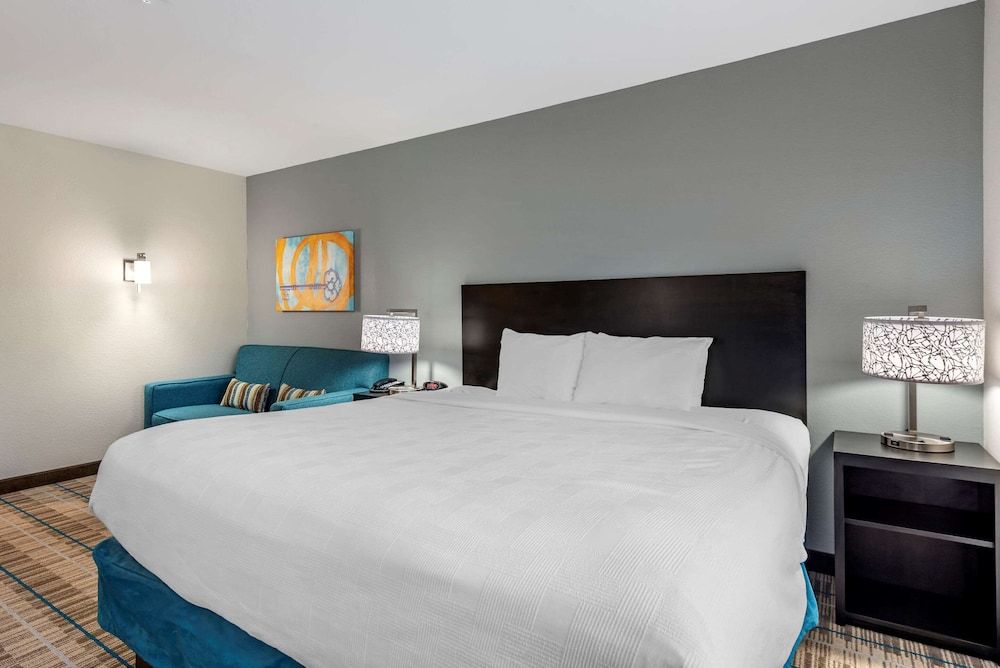 Suite, 1 King Bed, Non Smoking