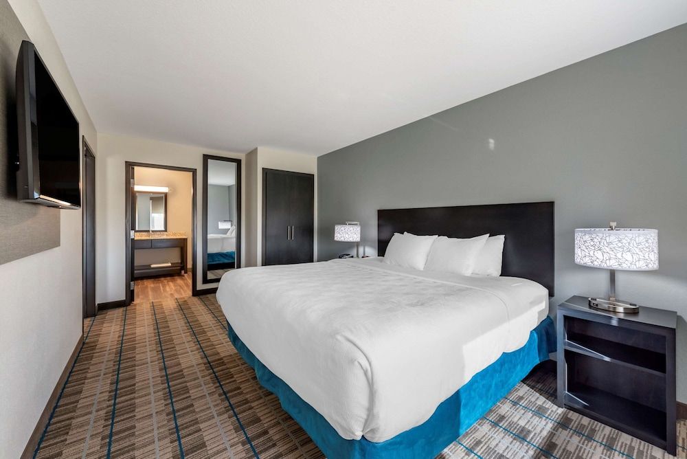 Suite, 1 King Bed, Accessible, Non Smoking