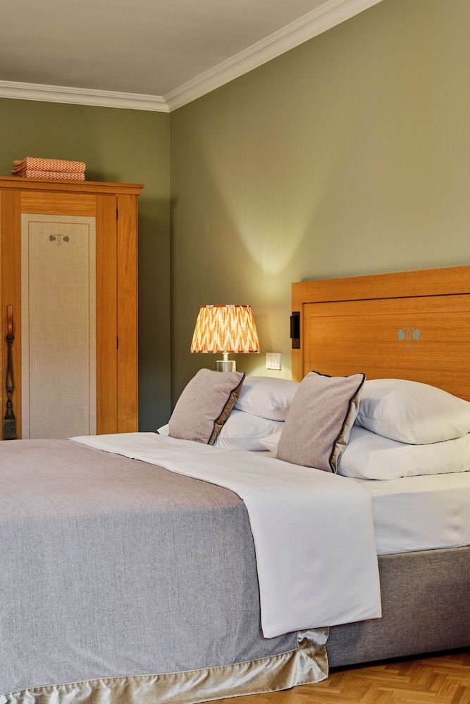 Junior Suite, 1 King Bed, Garden Area
